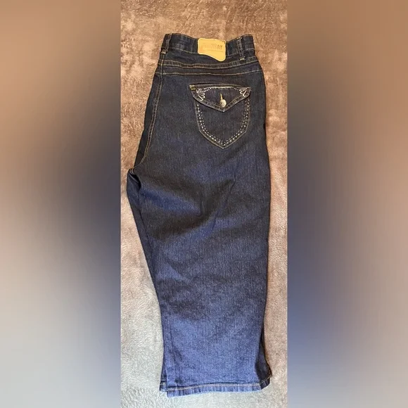 Dark Blue Women’s Capri’s - Classic Denim Style Size 22W - Picture 1 of 11